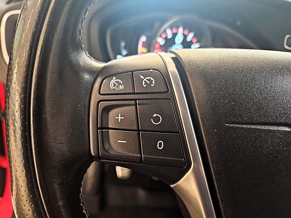 Volvo V40 17 of 27