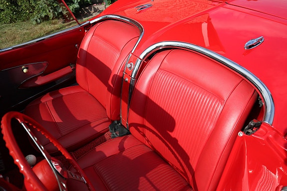 Chevrolet Corvette 17 of 24