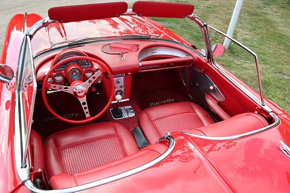 Chevrolet Corvette 13 of 24
