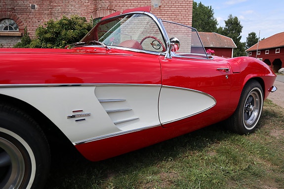 Chevrolet Corvette 6 of 24
