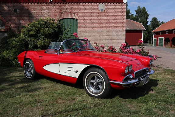 Chevrolet Corvette 4 of 5