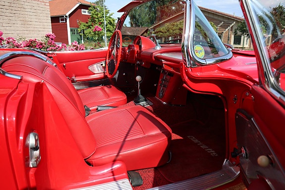 Chevrolet Corvette 21 of 24