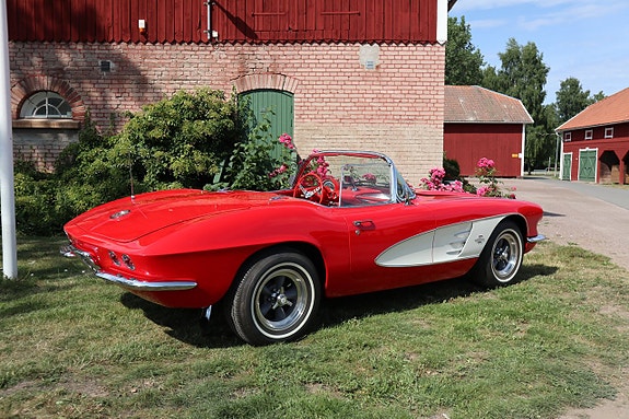 Chevrolet Corvette 3 of 5