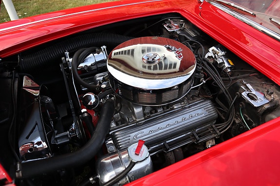 Chevrolet Corvette 10 of 24
