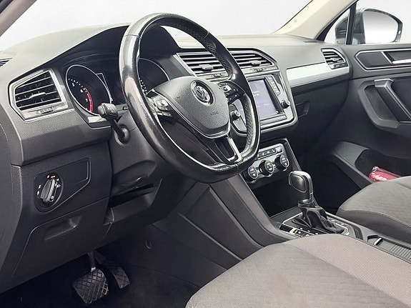 Volkswagen Tiguan 12 of 30