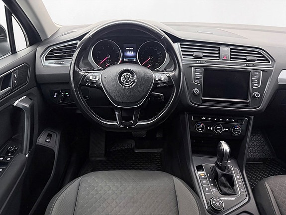 Volkswagen Tiguan 16 of 30