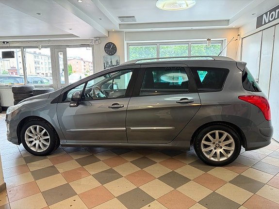 Peugeot 308 SW 4 of 5