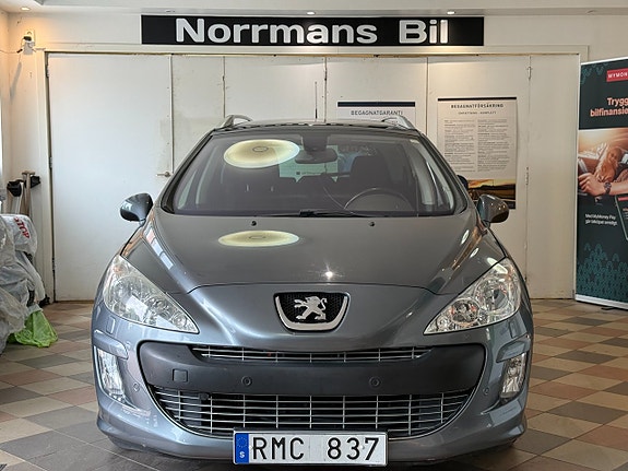 Peugeot 308 SW 2 of 5