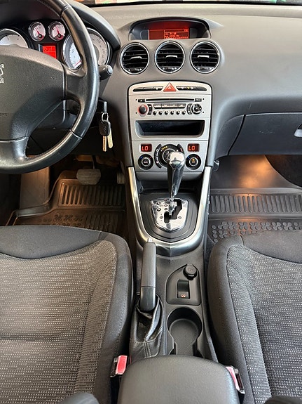 Peugeot 308 SW 17 of 27