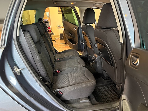 Peugeot 308 SW 25 of 27