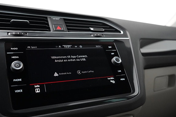 Volkswagen Tiguan 12 of 23