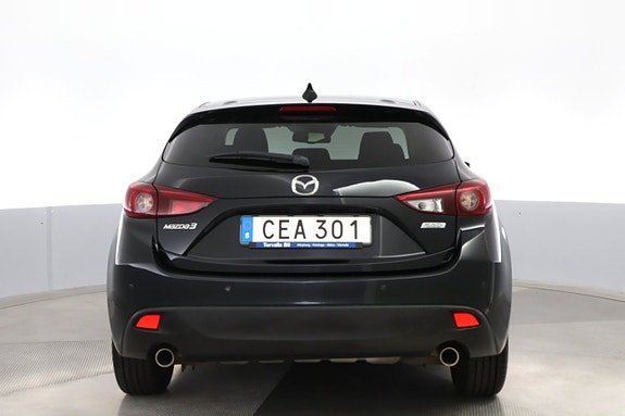 Mazda 3 4 of 5