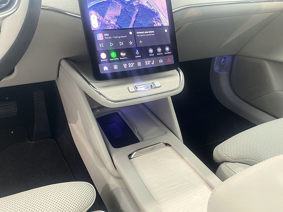 Volvo ES90 14 of 16
