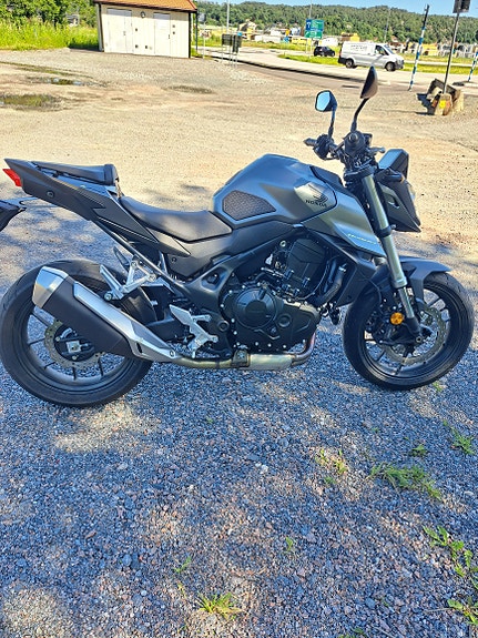Honda CB750 4 of 5