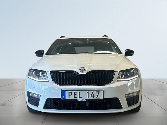 Skoda Octavia 2 of 5