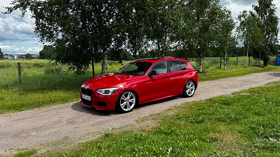 BMW 120d 2 of 5