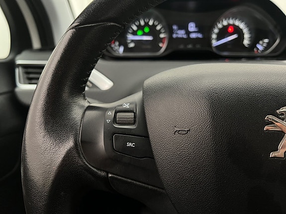 Peugeot 2008 16 of 28