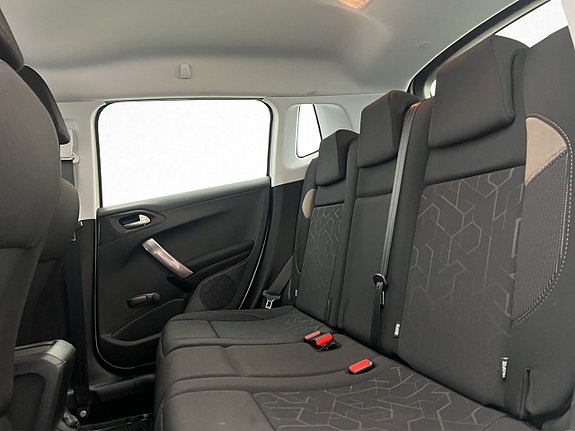 Peugeot 2008 23 of 28