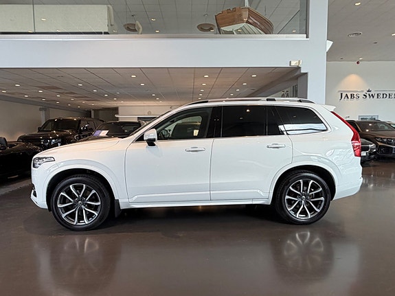 Volvo XC90 2 of 5