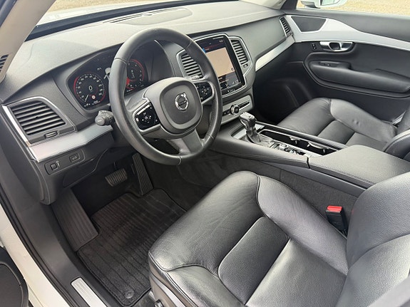 Volvo XC90 4 of 5