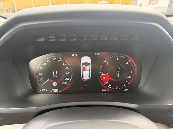 Volvo XC90 6 of 8