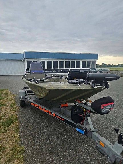 Tracker 1648 MVX 4 of 5