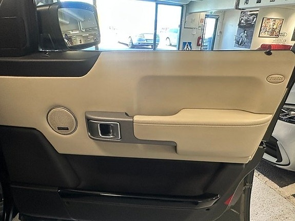 Land Rover Range Rover 19 of 30