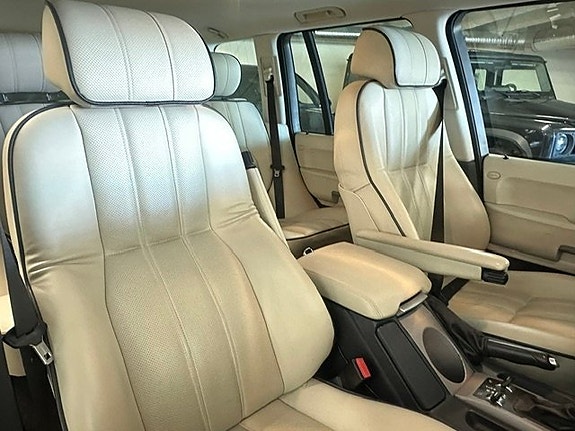 Land Rover Range Rover 24 of 30