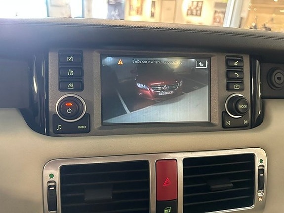 Land Rover Range Rover 28 of 30