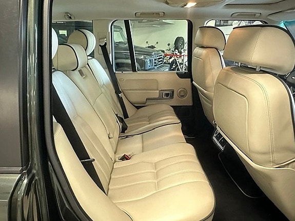 Land Rover Range Rover 18 of 30