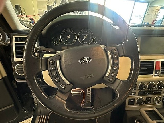 Land Rover Range Rover 15 of 30
