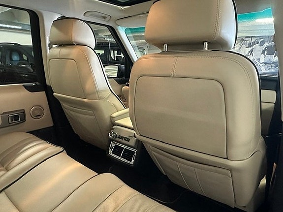 Land Rover Range Rover 26 of 30