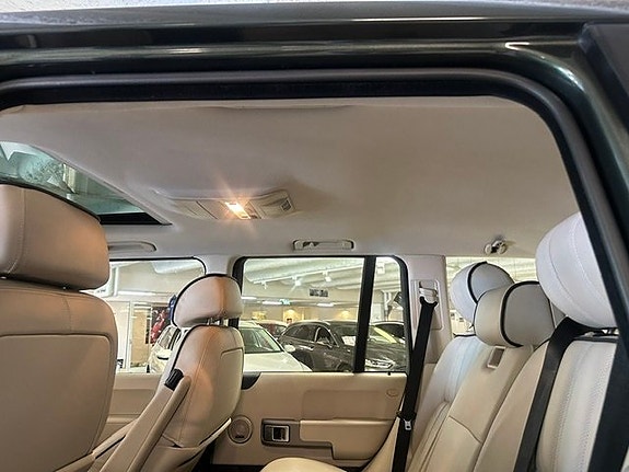 Land Rover Range Rover 29 of 30