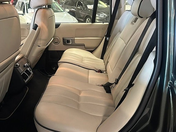 Land Rover Range Rover 13 of 30