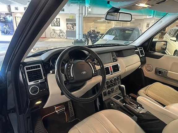 Land Rover Range Rover 12 of 30