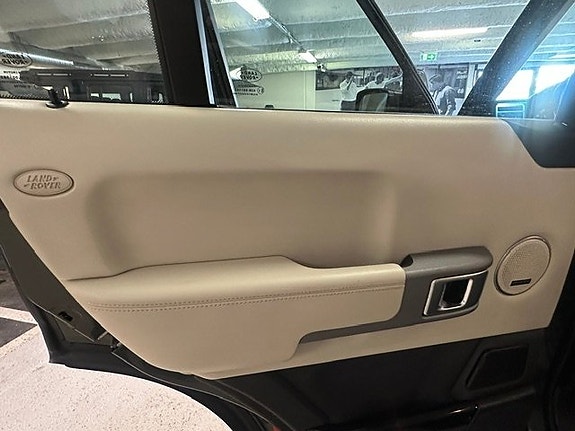 Land Rover Range Rover 14 of 30