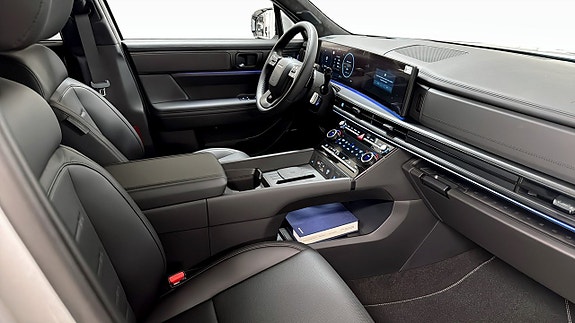 Hyundai Santa Fe 3 of 12