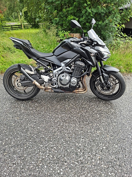 Kawasaki Z900 2 of 5