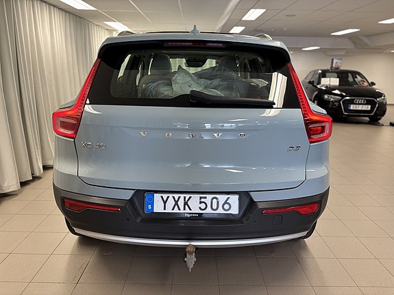 Volvo XC40 4 of 5