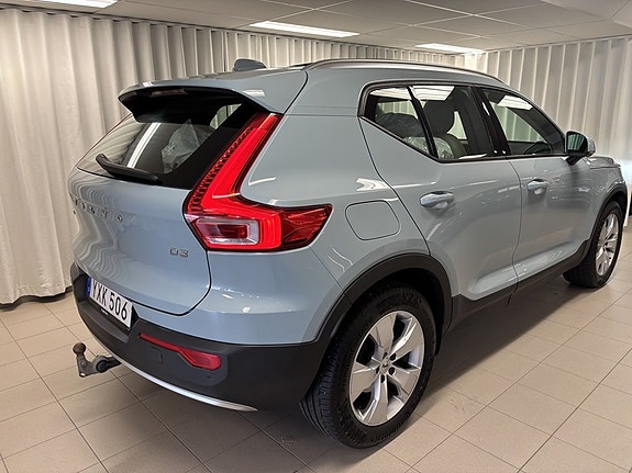 Volvo XC40 3 of 5