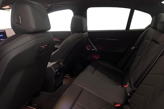 BMW 530e 11 of 17