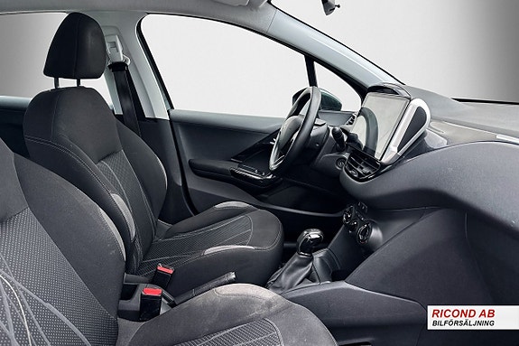 Peugeot 208 12 of 16