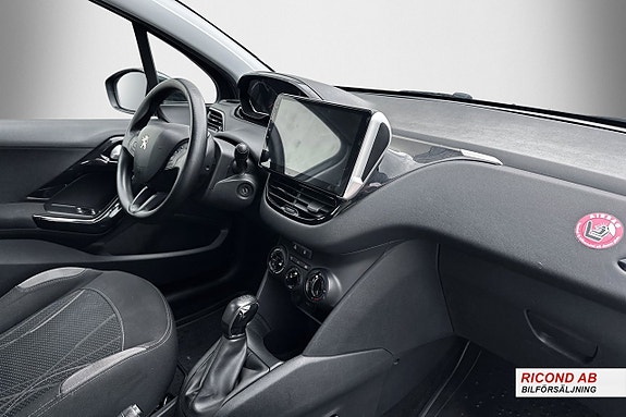 Peugeot 208 13 of 16