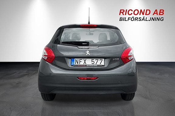 Peugeot 208 6 of 16