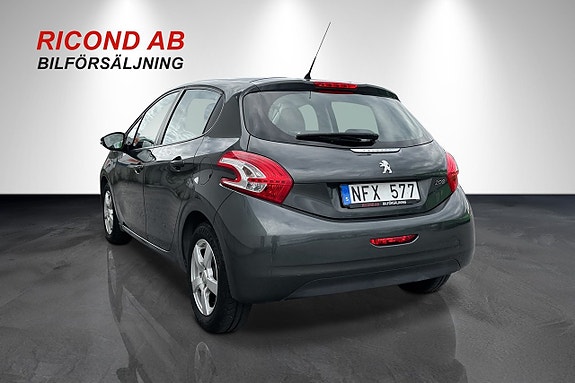 Peugeot 208 7 of 16
