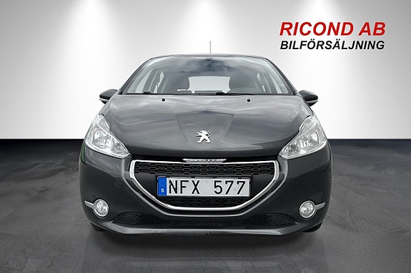 Peugeot 208 9 of 16