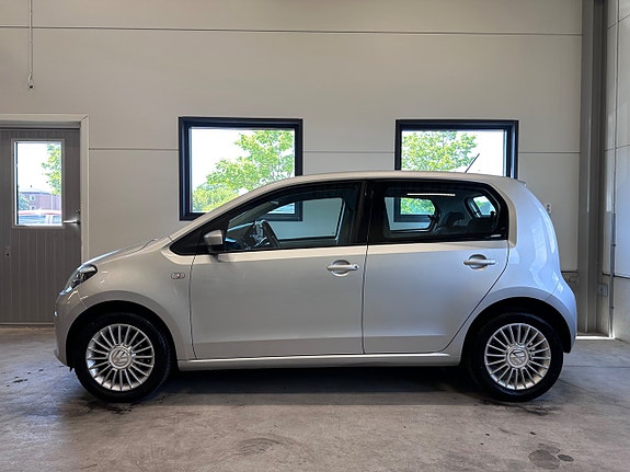 Volkswagen UP! 3 of 5