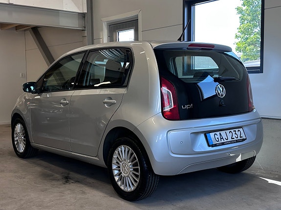 Volkswagen UP! 4 of 5