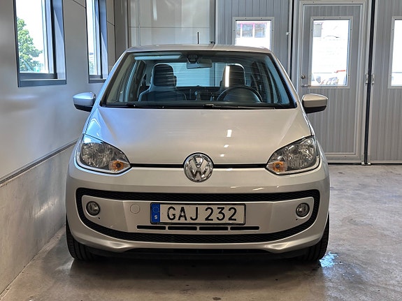 Volkswagen UP! 2 of 5