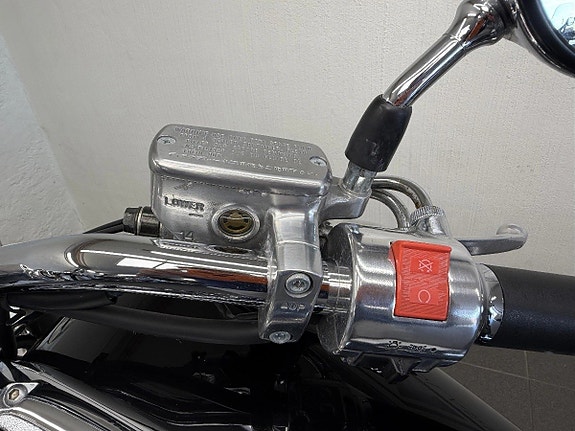 Honda VTX1800C 861 mil 7 of 13